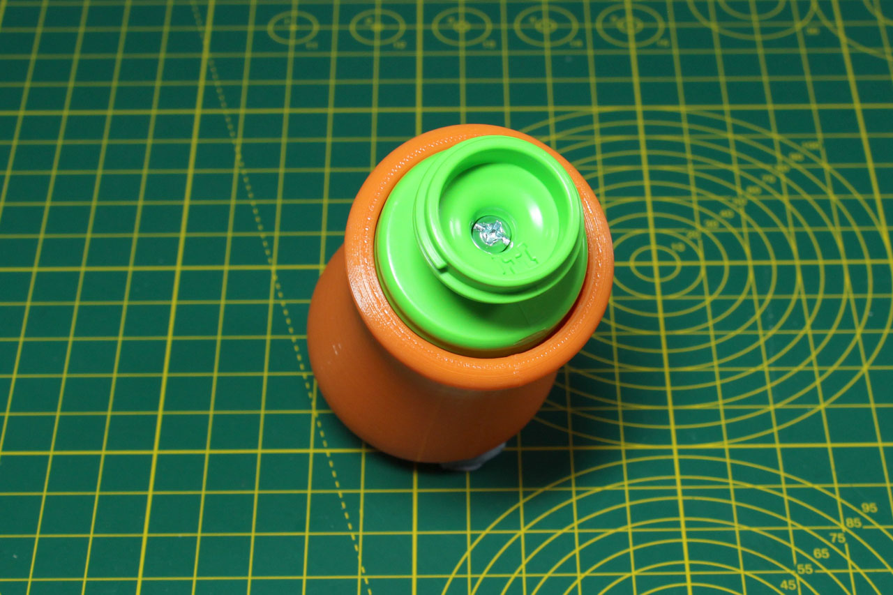 DIY Paint handle bottlecap miniature holder 